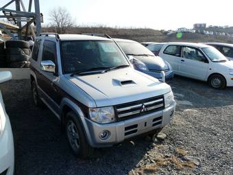 2010 Mitsubishi Pajero Mini Photos