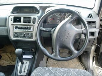 2000 Mitsubishi Pajero Pinin Photos