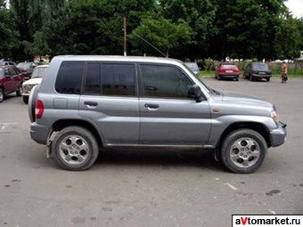 2003 Mitsubishi Pajero Pinin Pictures