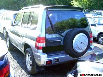 2004 Mitsubishi Pajero Pinin Pictures