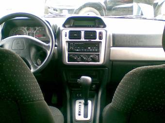 2004 Mitsubishi Pajero Pinin Pictures