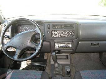 2000 Mitsubishi Pajero Sport Photos