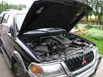 2000 Mitsubishi Pajero Sport Photos