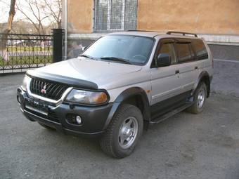 2003 Mitsubishi Pajero Sport Photos