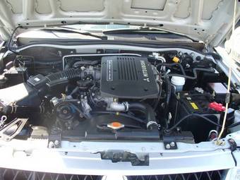 2005 Mitsubishi Pajero Sport Pictures
