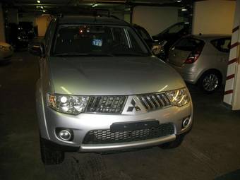 2010 Mitsubishi Pajero Sport Pictures