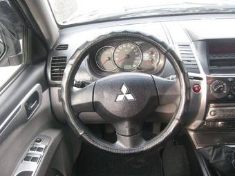 2010 Mitsubishi Pajero Sport Photos