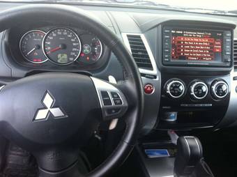 2011 Mitsubishi Pajero Sport Photos