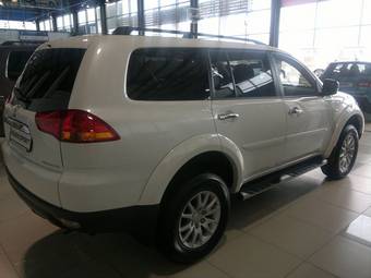 2011 Mitsubishi Pajero Sport Wallpapers