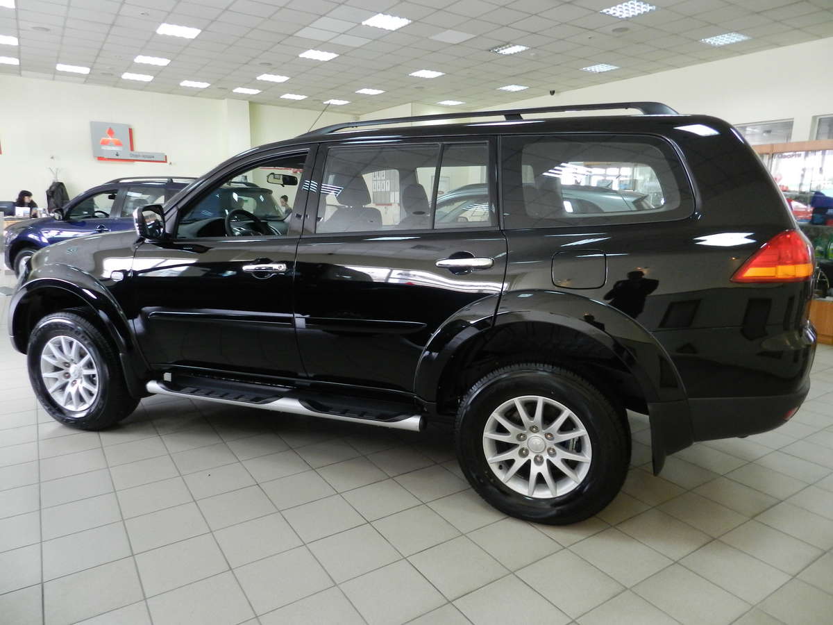 Pajero sport 2010. Mitsubishi Pajero Sport черный 2012. Pajero Sport 2012. Митсубиши Паджеро спорт 2012. Mitsubishi Паджеро спорт 2012.