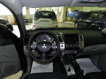 2012 Mitsubishi Pajero Sport Images