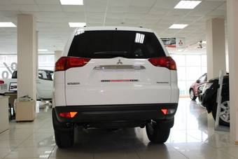 2012 Mitsubishi Pajero Sport Photos