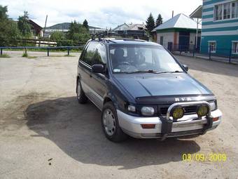 1992 Mitsubishi RVR Photos