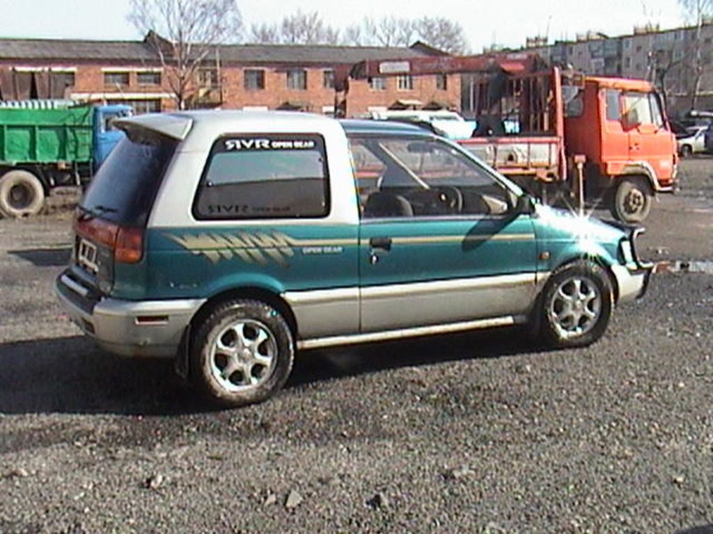 1993 Mitsubishi RVR