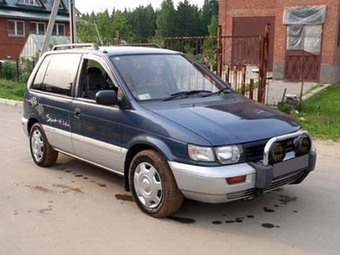 1993 Mitsubishi RVR Images