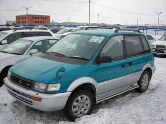 1993 Mitsubishi RVR Photos