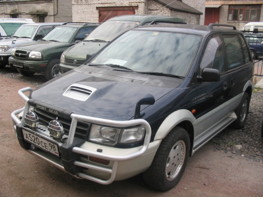 1995 Mitsubishi RVR Pictures