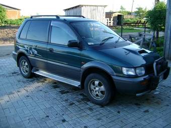 1995 Mitsubishi RVR Pictures