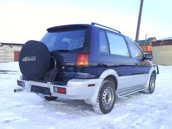 1995 Mitsubishi RVR Photos