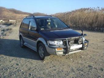 1995 Mitsubishi RVR Photos