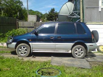 1995 Mitsubishi RVR Photos