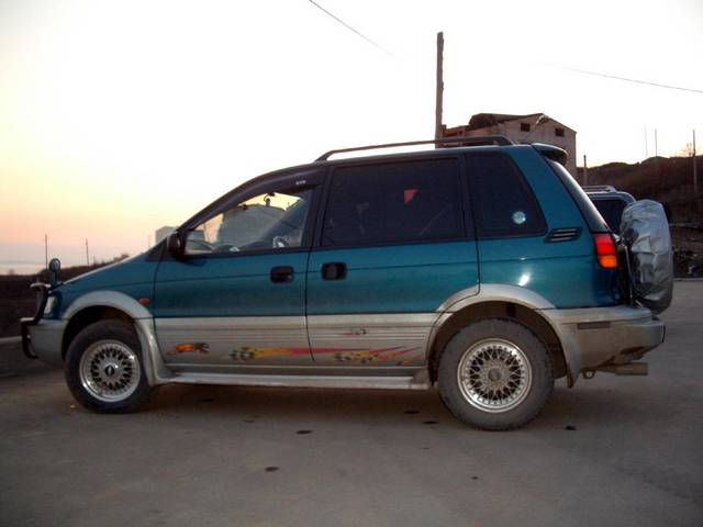 1996 Mitsubishi RVR