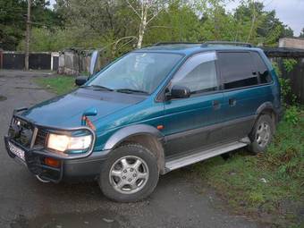 1996 Mitsubishi RVR Pictures