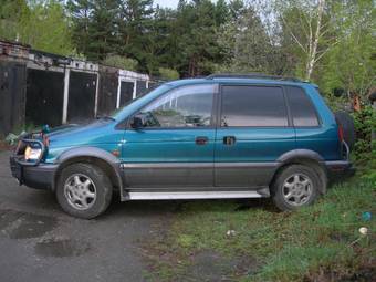 1996 Mitsubishi RVR Photos