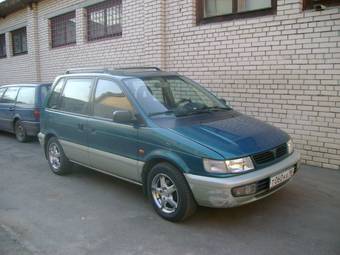 1996 Mitsubishi RVR Photos