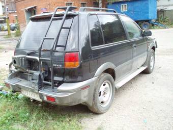 1996 Mitsubishi RVR Pictures