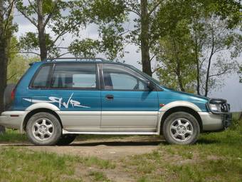 1996 Mitsubishi RVR Photos