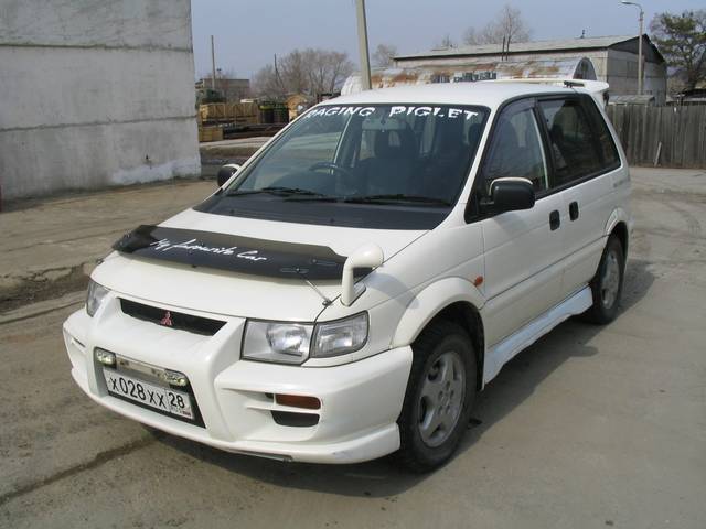 1997 Mitsubishi RVR