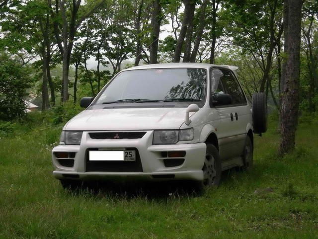 1997 Mitsubishi RVR