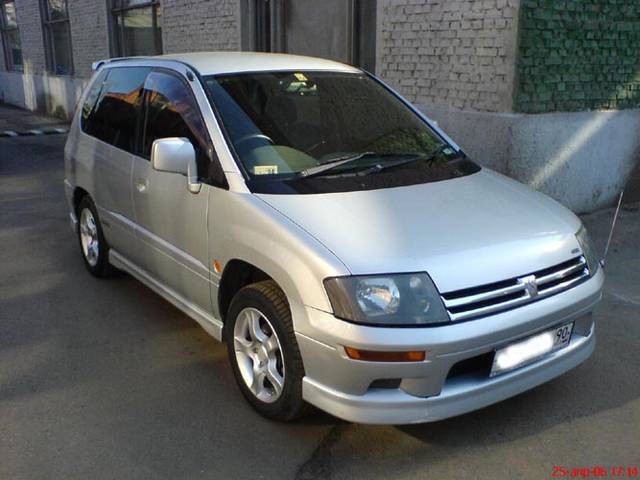 1998 Mitsubishi RVR