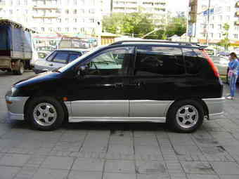 1998 Mitsubishi RVR Images