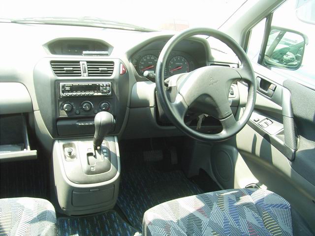 1998 Mitsubishi RVR Pictures