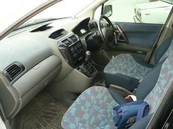 1998 Mitsubishi RVR Pics