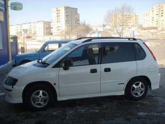 1998 Mitsubishi RVR Pictures