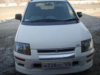 1998 Mitsubishi RVR Photos