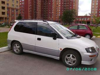 1998 Mitsubishi RVR Photos