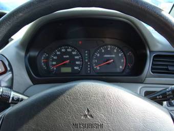 1998 Mitsubishi RVR Photos