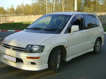 1998 Mitsubishi RVR Photos