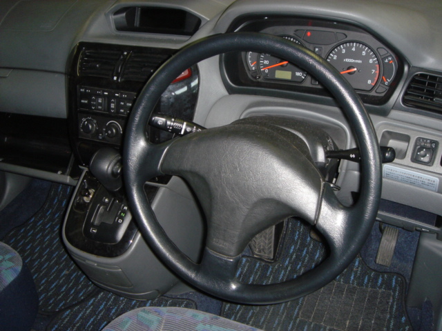 1999 Mitsubishi RVR Pictures