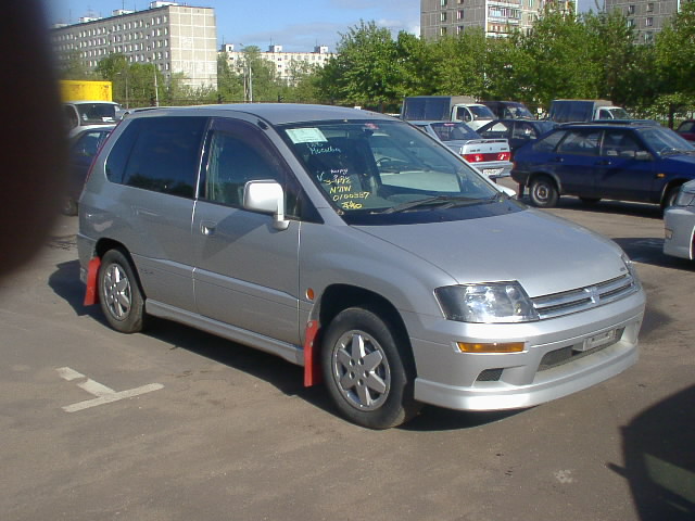 1999 Mitsubishi RVR Photos