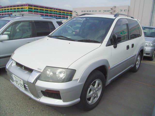 1999 Mitsubishi RVR Photos