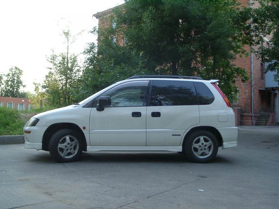 1999 Mitsubishi RVR Pictures