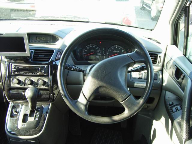 1999 Mitsubishi RVR Pictures
