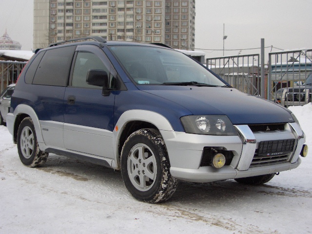 1999 Mitsubishi RVR Pictures