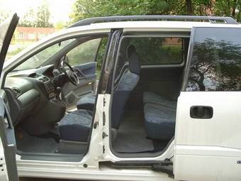 1999 Mitsubishi RVR Pictures