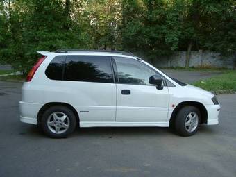 1999 Mitsubishi RVR Photos